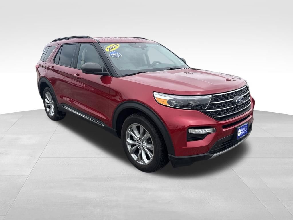 Used 2023 Ford Explorer XLT w/ Equipment Group 202A AWD/4WD image 9