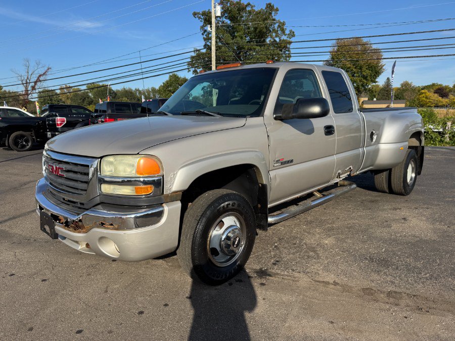 Used 2004 GMC Sierra 3500 SLE w/ Heavy-Duty Power Package AWD/4WD image 1