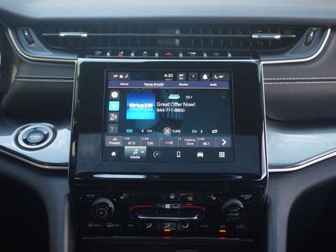 Used 2023 Jeep Grand Cherokee Laredo w/ Luxury Tech Group I image 27