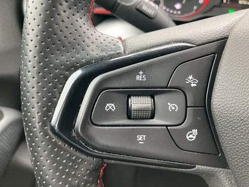 Used 2025 Chevrolet Trax RS FWD image 25