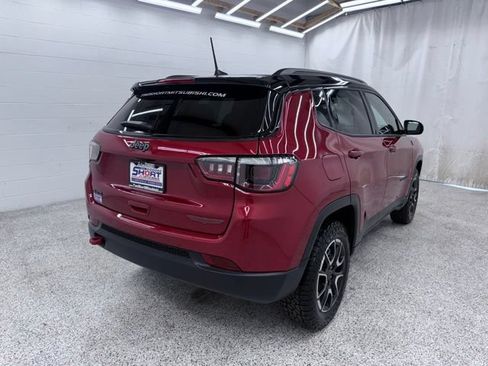 Used 2025 Jeep Compass Trailhawk AWD/4WD image 2