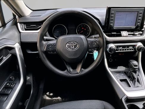 Used 2021 Toyota RAV4 LE FWD image 6