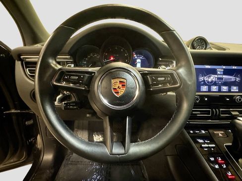 Used 2022 Porsche Macan image 12