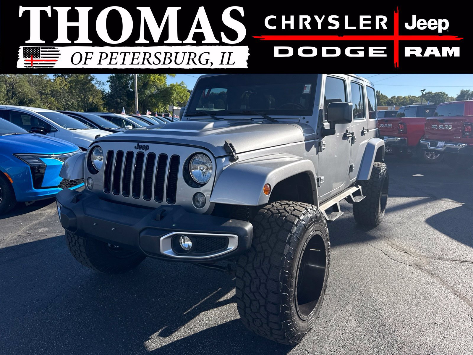 Used 2018 Jeep Wrangler Unlimited Sahara w/ Dual Top Group AWD/4WD image 3