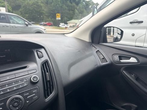 Used 2015 Ford Focus SE FWD image 7