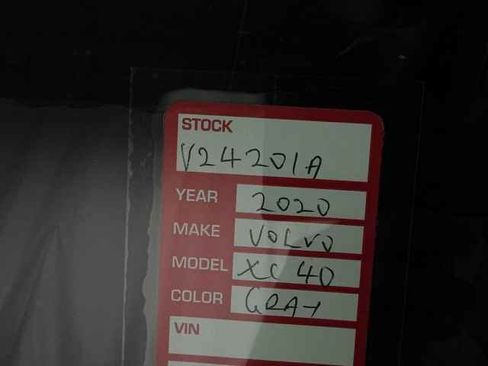 Used 2020 Volvo XC40 T5 Momentum w/ Protection Package Premier image 46