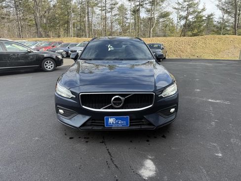 Used 2020 Volvo V60 T5 Momentum image 4