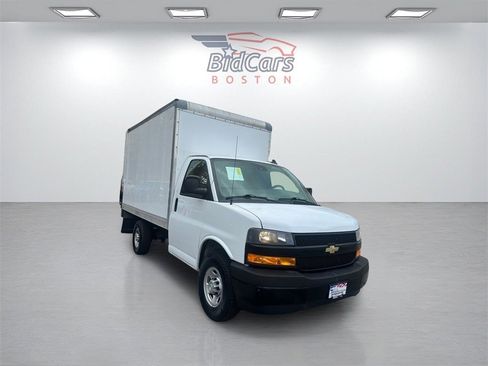 Used 2021 Chevrolet Express 3500 image 3