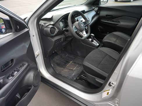 Used 2020 Nissan Kicks S FWD image 13