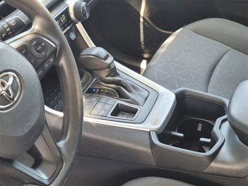 Used 2022 Toyota RAV4 XLE image 19