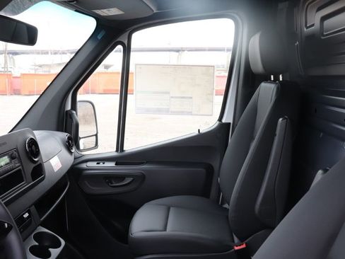 Used 2025 Mercedes-Benz Sprinter 2500 image 10