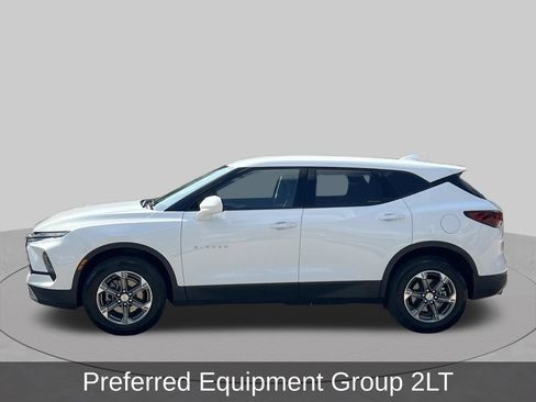 Used 2025 Chevrolet Blazer LT FWD image 2
