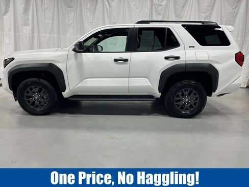 Used 2025 Toyota 4Runner SR5 AWD/4WD image 4