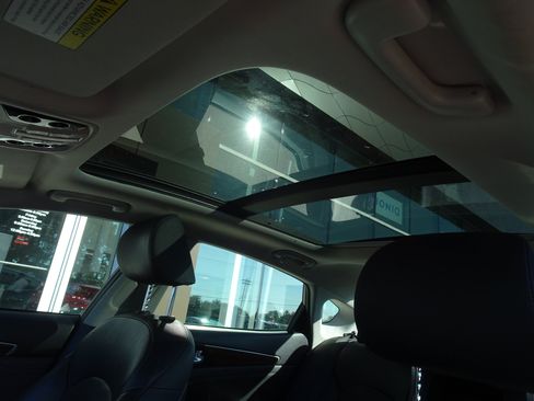 Used 2017 Kia Cadenza Technology FWD image 10