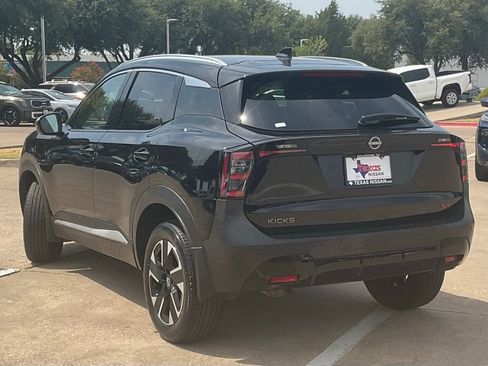 Used 2026 Nissan Kicks SR FWD image 6