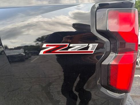 Used 2024 Chevrolet Colorado Z71 w/ Z71 Convenience Package 2 AWD/4WD image 11