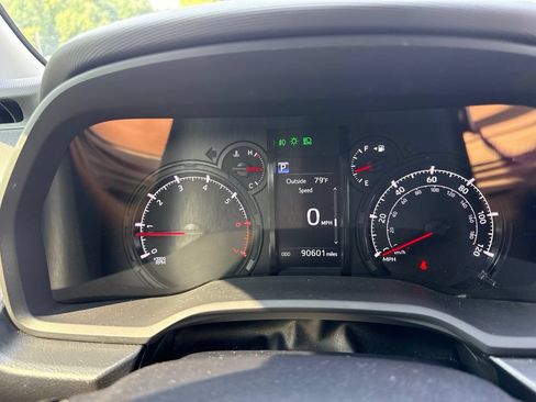 Used 2020 Toyota 4Runner SR5 Premium AWD/4WD image 12