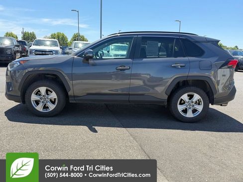 Used 2020 Toyota RAV4 XLE w/ XLE Grade Weather Package AWD/4WD image 13