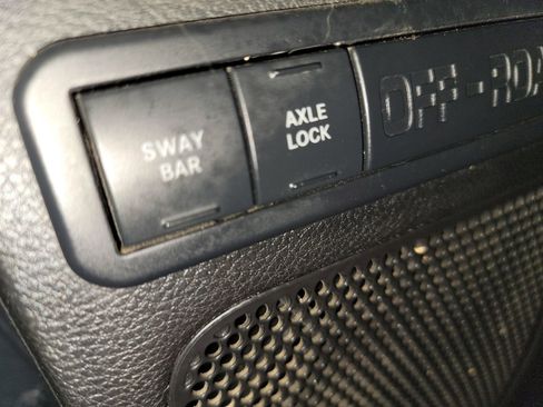 Used 2016 Jeep Wrangler Unlimited Rubicon w/ Connectivity Group image 35