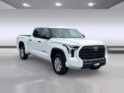 Used 2022 Toyota Tundra SR5 AWD/4WD image 7