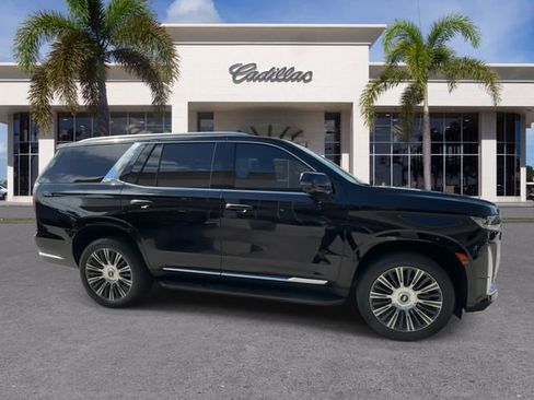 Used 2022 Cadillac Escalade Premium Luxury w/ LPO, Illumination Package RWD image 17