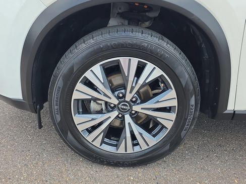 Used 2023 Nissan Rogue SV AWD/4WD image 9