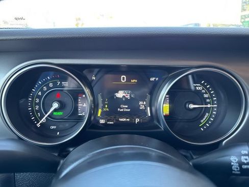 Used 2023 Jeep Wrangler Unlimited w/ Convenience Group AWD/4WD image 12
