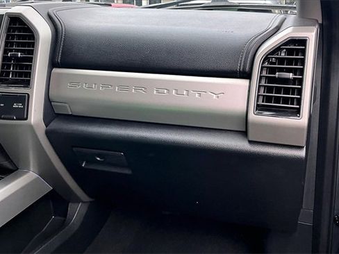 Used 2021 Ford F250 Lariat w/ Chrome Package image 21