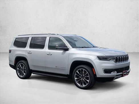 Used 2023 Jeep Wagoneer Series II w/ Premium Group I AWD/4WD image 3