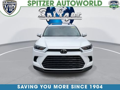 Used 2024 Toyota Grand Highlander AWD image 3