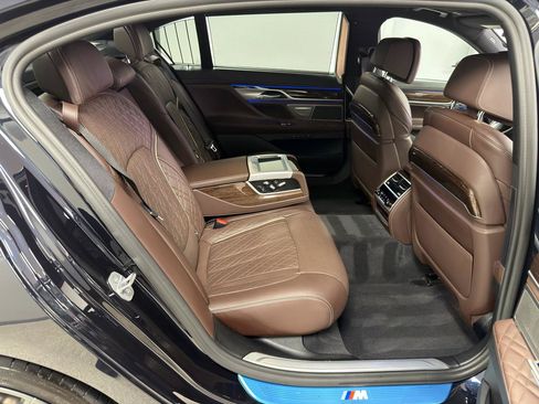 Used 2020 BMW 750i xDrive w/ Executive Package AWD/4WD image 34