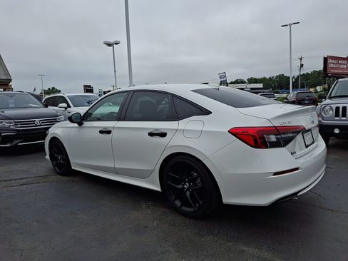 Used 2023 Honda Civic Sport image 4