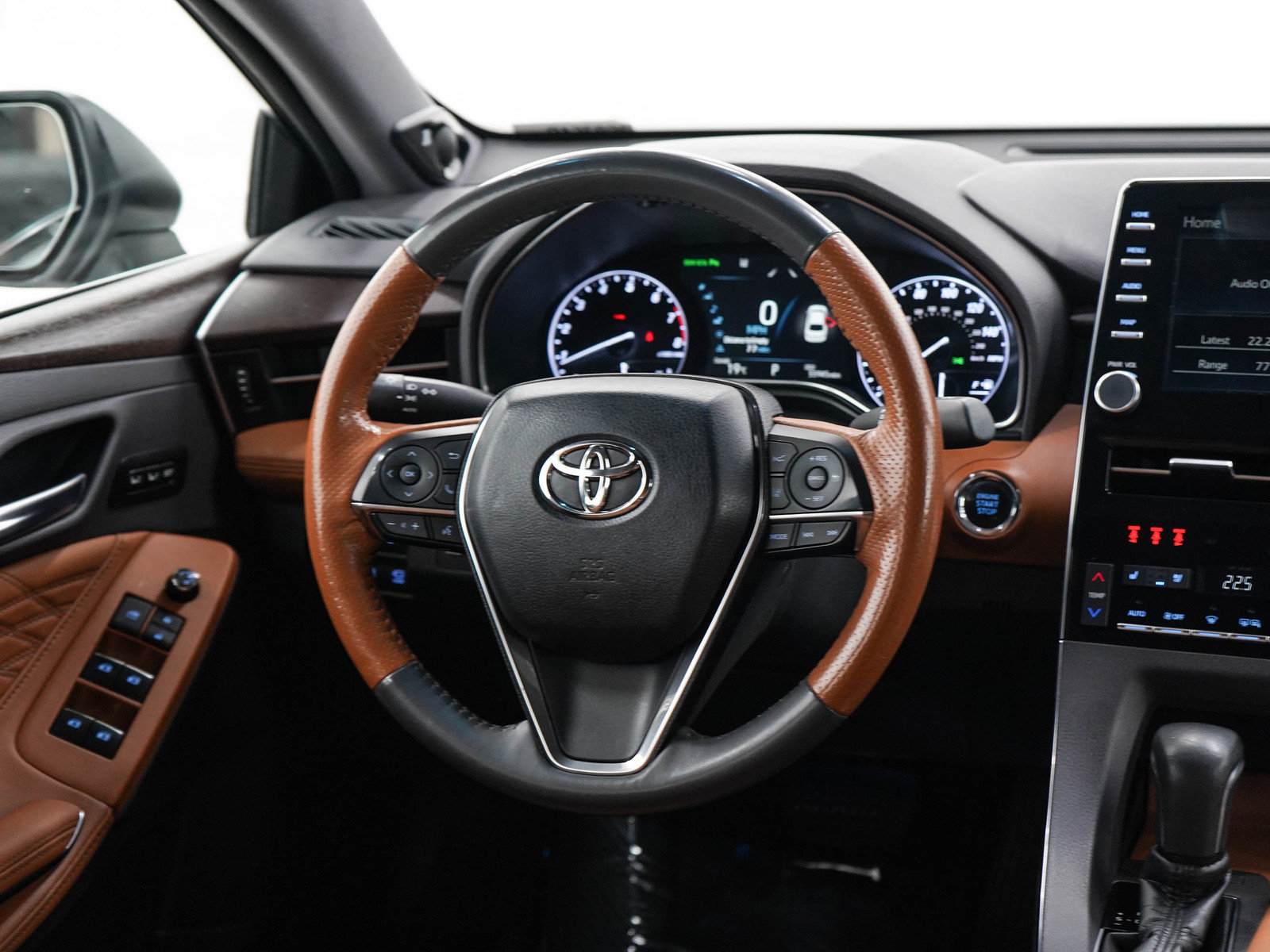 Used 2019 Toyota Avalon Limited FWD image 14