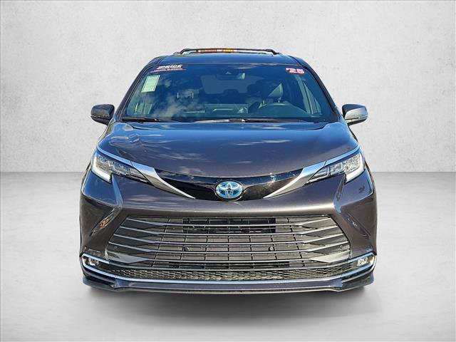 Used 2025 Toyota Sienna Limited FWD image 2