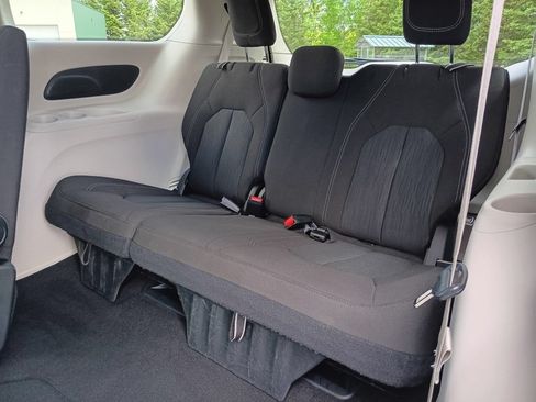 Used 2023 Chrysler Voyager LX FWD image 19