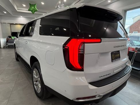 Used 2025 GMC Yukon XL Denali AWD/4WD image 5