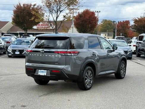 Used 2025 Nissan Pathfinder S image 5