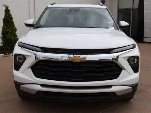 Used 2025 Chevrolet TrailBlazer LT AWD/4WD image 2