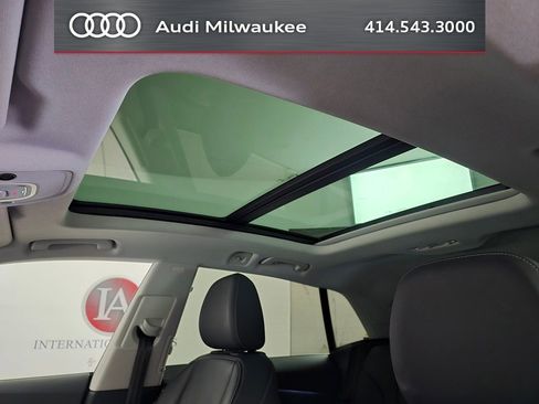Used 2023 Audi Q8 Premium w/ Convenience Package AWD/4WD image 18