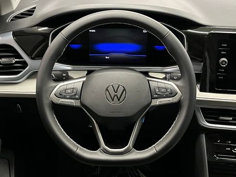 New 2025 Volkswagen Taos SE image 9