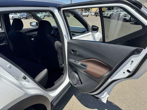 Used 2019 Nissan Kicks SR FWD image 18