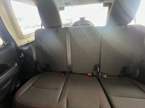 Used 2025 Jeep Wrangler Rubicon image 38