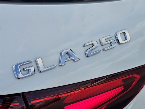 Used 2025 Mercedes-Benz GLA 250 image 12
