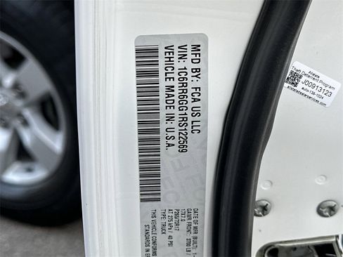 Certified 2024 RAM 1500 Classic SLT image 29