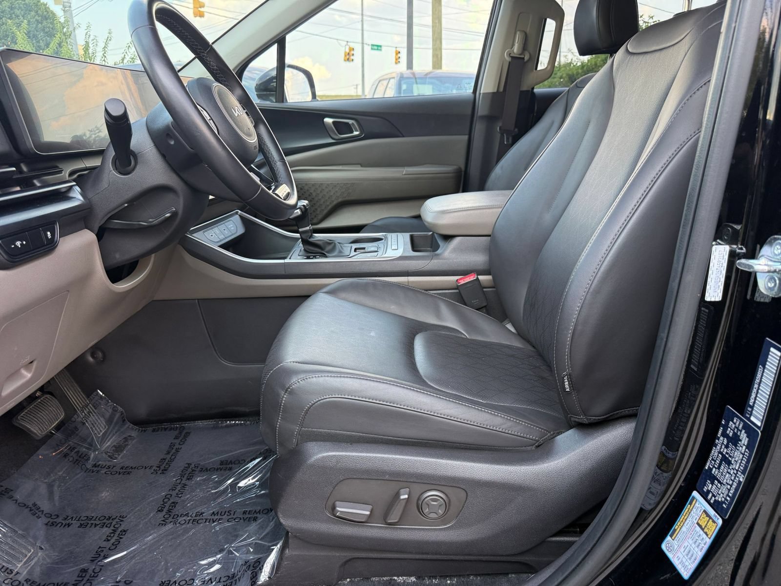 Used 2026 Kia Carnival FWD image 28