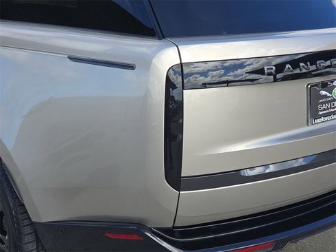 Certified 2024 Land Rover Range Rover Long Wheelbase SE image 37