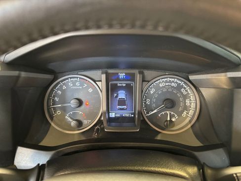Used 2017 Toyota Tacoma TRD Sport w/ Tow Package AWD/4WD image 16