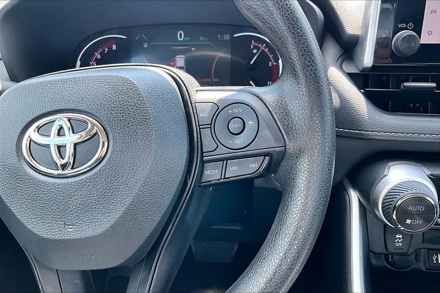 Used 2023 Toyota RAV4 XLE FWD image 25
