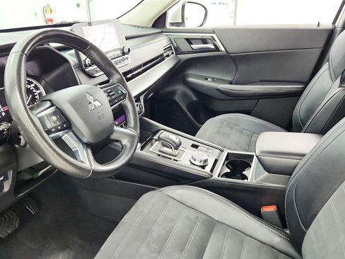 Used 2024 Mitsubishi Outlander FWD image 25