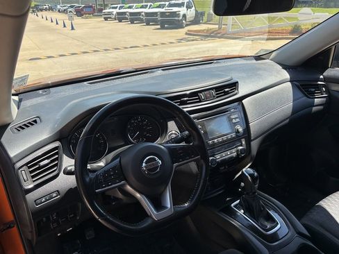 Used 2017 Nissan Rogue SV AWD/4WD image 28